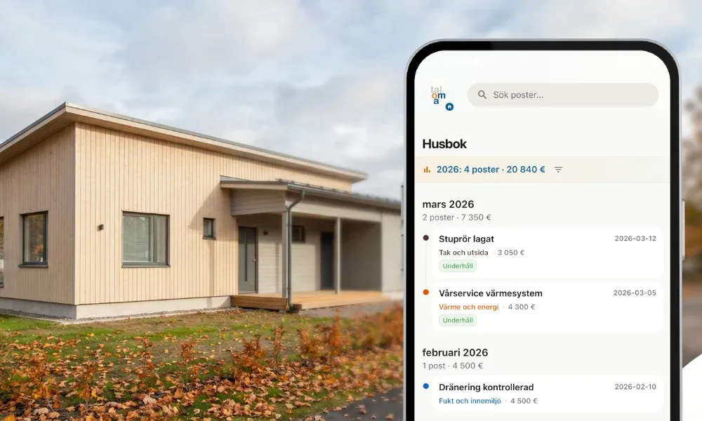 Talomas huslogg i telefonen framför ett småhus
